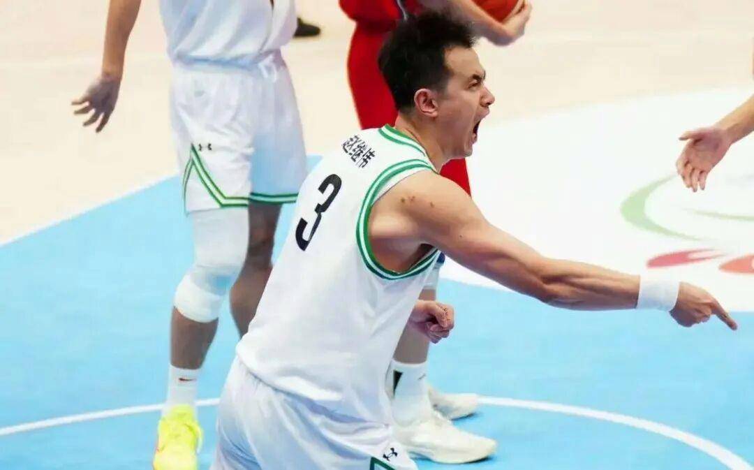 关于冲刺阶段体能课后；山东男篮调整名单备战NBA总决赛；更衣室稳定；身体对抗强度拉满的信息