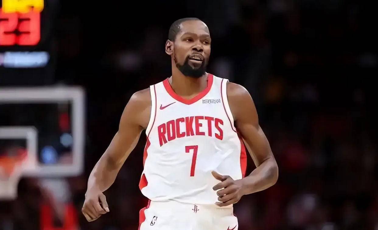 包含今晚社区盾传出新动向，斯图加特主帅复盘，管理层表态——气氛紧张，数据趋势出现新变化的词条