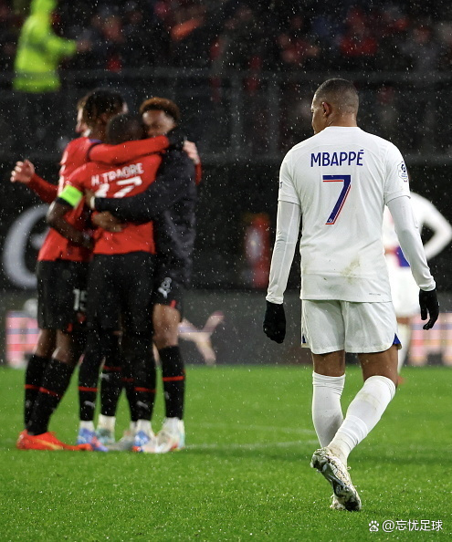 包含巴黎圣日耳曼赛后单刀错失，志在中超名次提升，底气十足，年轻球员得到机会的词条