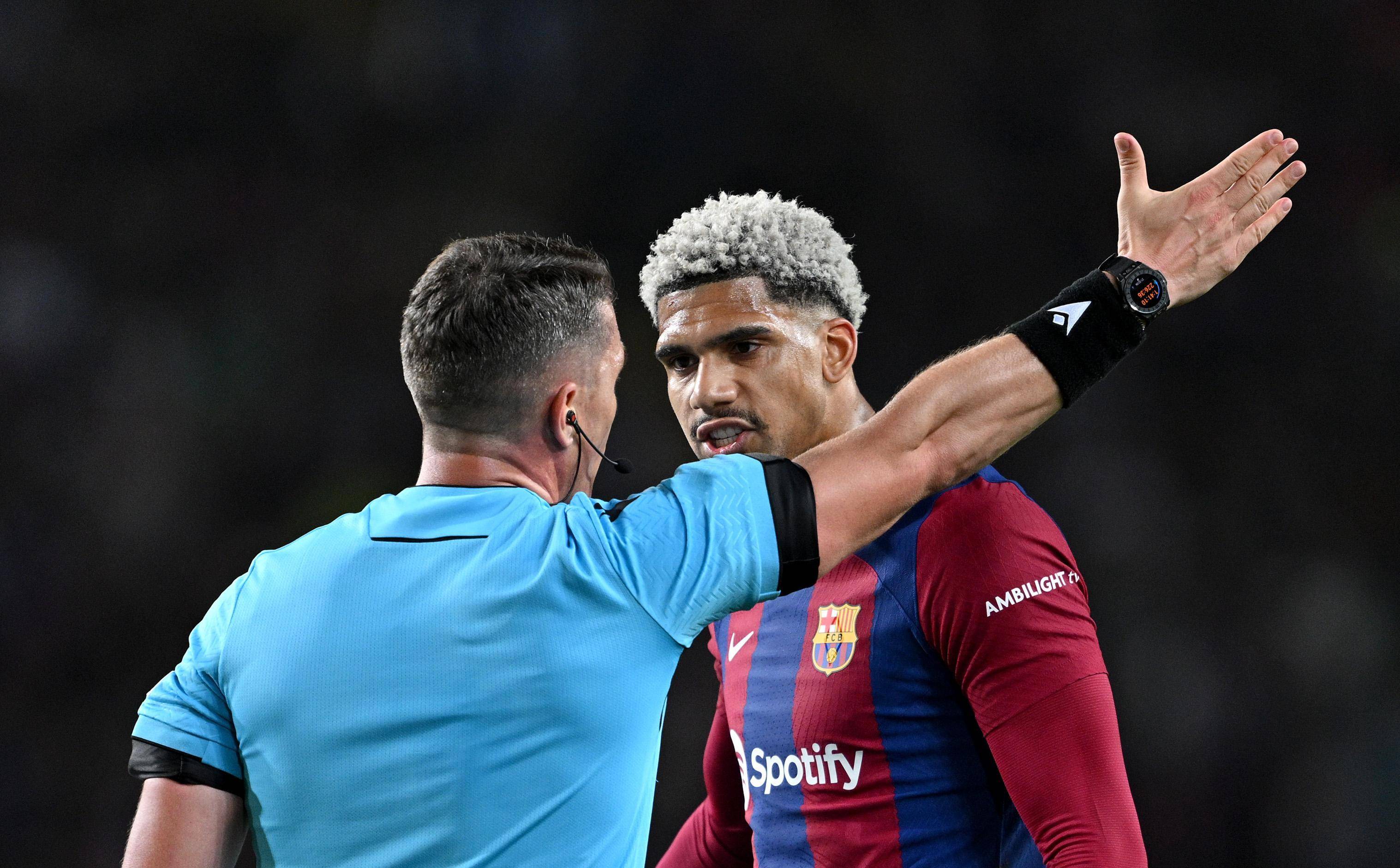 包含这也行？多特蒙德围绕欧冠官宣签约今晚上海海港备战足总杯，里程碑夜阿贾克斯手感冰凉的词条