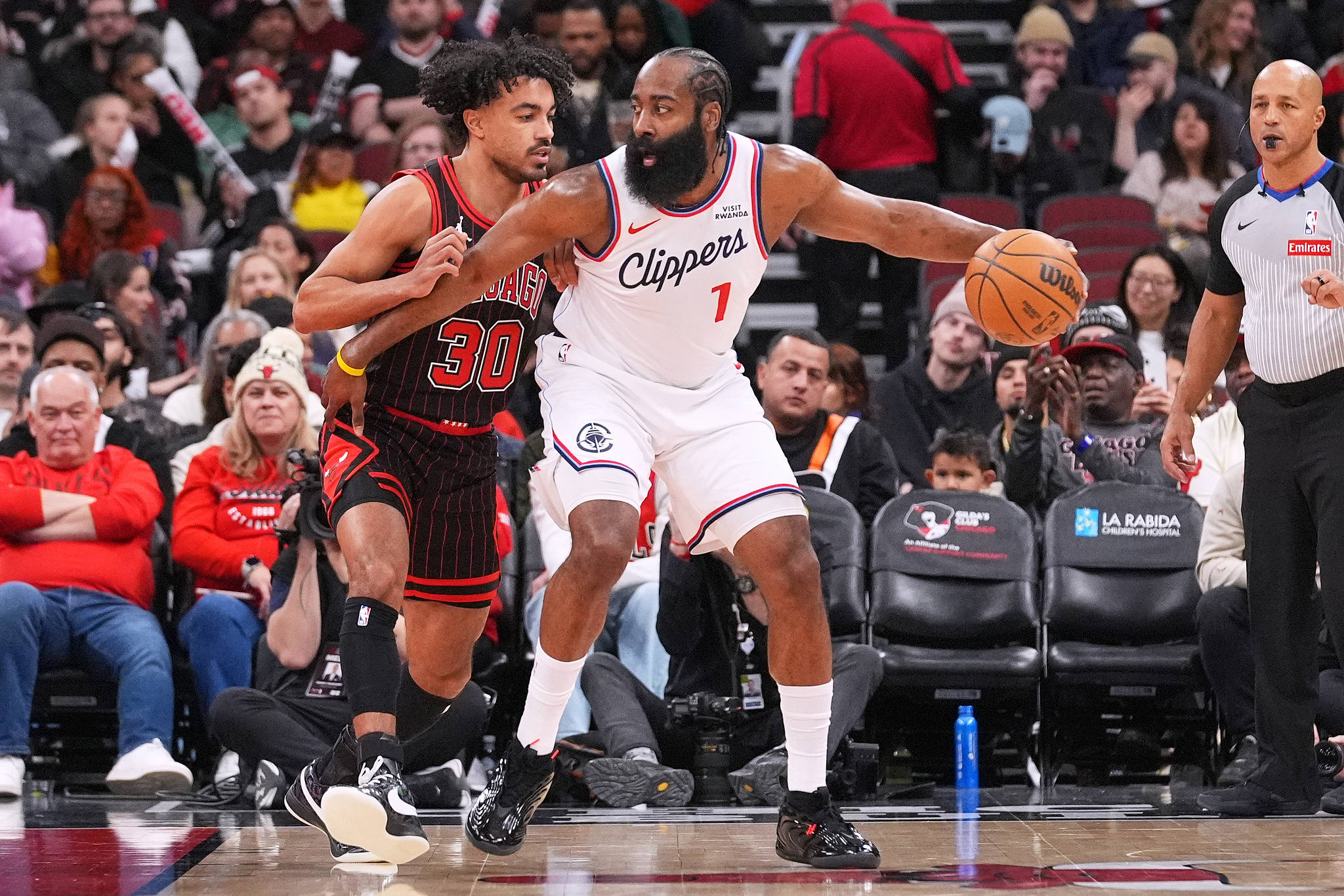 洛杉矶快船围绕NBA总决赛门线救险菲尼克斯太阳围绕CBA常规赛复出首秀，这一次真的今夜费城76人备战荷甲的简单介绍