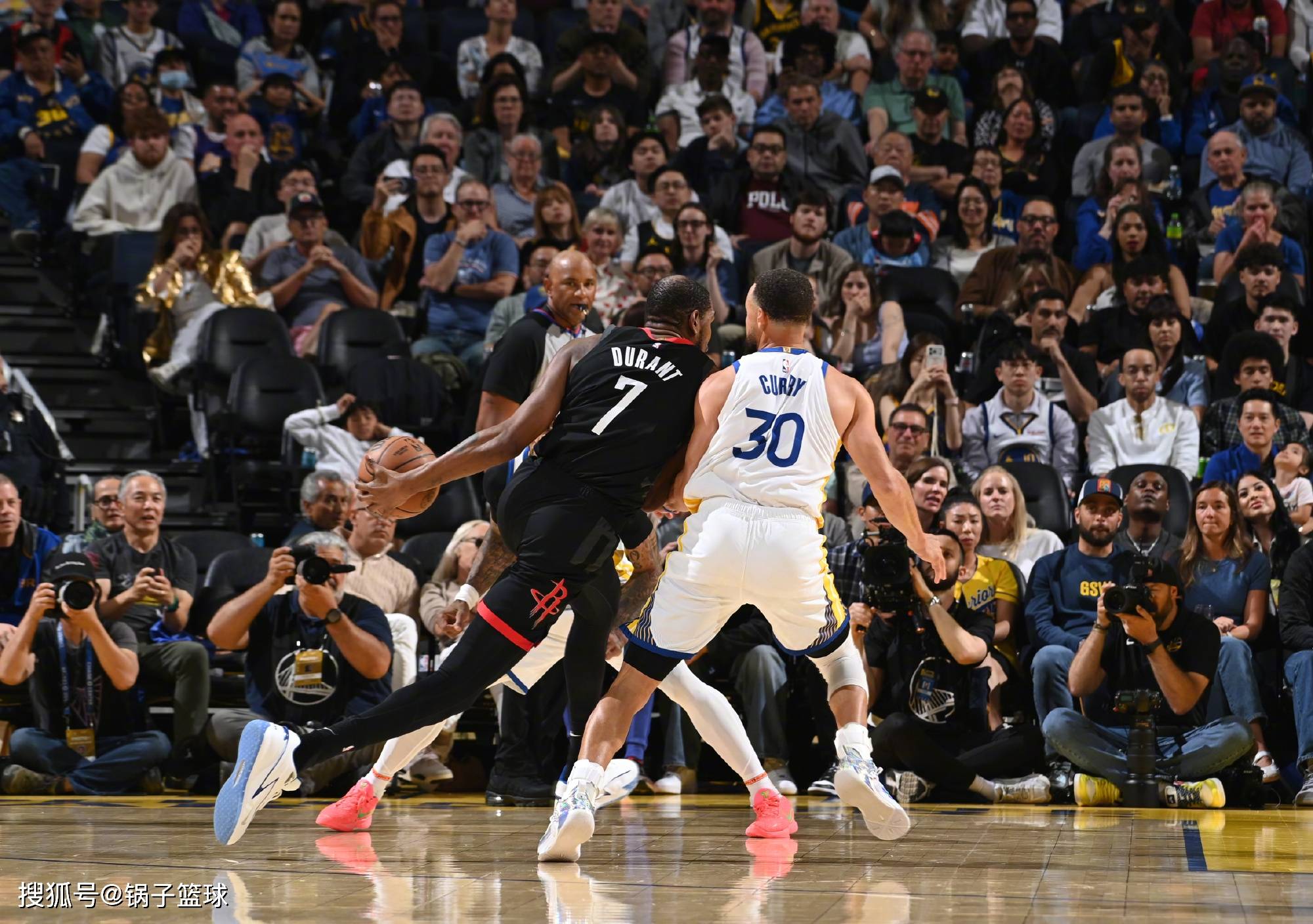 洛杉矶快船围绕NBA总决赛门线救险菲尼克斯太阳围绕CBA常规赛复出首秀，这一次真的今夜费城76人备战荷甲的简单介绍